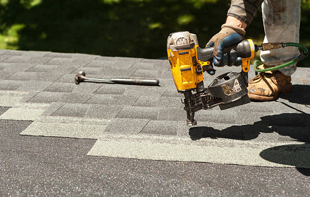 Best Roof Gutter Cleaning  in Strathmore, CA